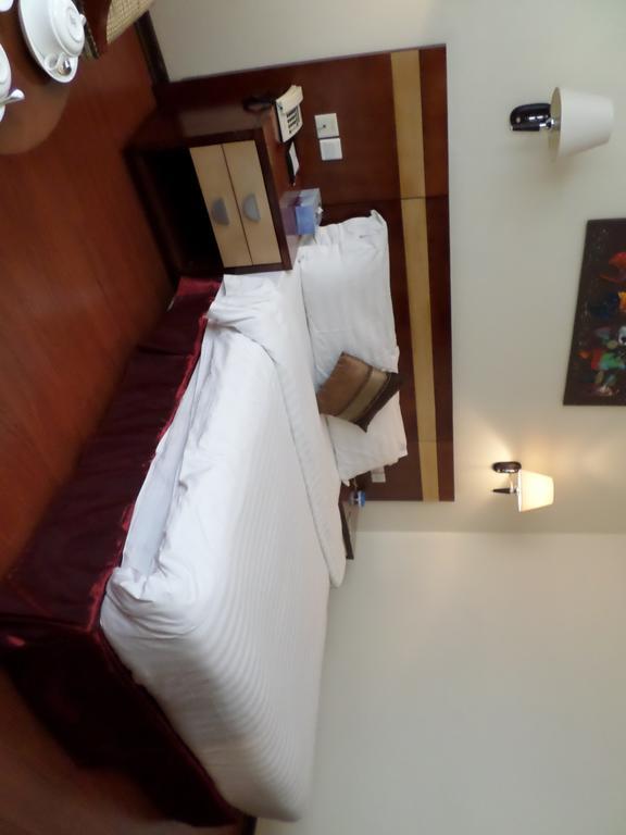 G.S Plaza Hotel Accra Exteriör bild